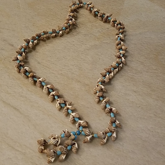 Shell necklace - Picture 2 of 2